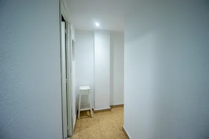 Mehrbettzimmer in der Carrer Cervantes, 40, 3º 21, bild 12 von 32