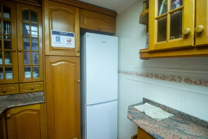 Mehrbettzimmer in der Carrer Cervantes, 40, 3º 21, bild 13 von 32