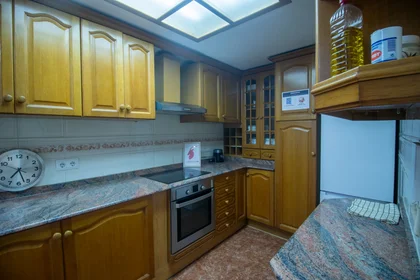 Mehrbettzimmer in der Carrer Cervantes, 40, 3º 21, bild 15 von 32