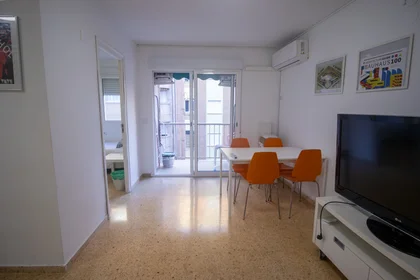 Mehrbettzimmer in der Carrer Cervantes, 40, 3º 21, bild 19 von 32