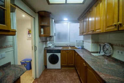 Mehrbettzimmer in der Carrer Cervantes, 40, 3º 21, bild 22 von 32