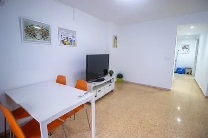 Mehrbettzimmer in der Carrer Cervantes, 40, 3º 21, bild 31 von 32