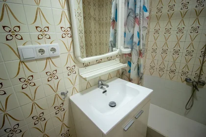 Mehrbettzimmer in der Carrer Cervantes, 40, 3º 21, bild 32 von 32