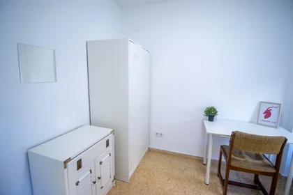 Mehrbettzimmer in der Carrer Cervantes, 40, 3º 21, bild 5 von 32