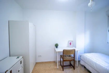 Mehrbettzimmer in der Carrer Cervantes, 40, 3º 21, bild 6 von 32