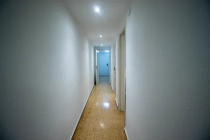 Mehrbettzimmer in der Carrer Cervantes, 40, 3º 21, bild 8 von 32