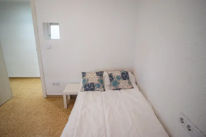 Mehrbettzimmer in der Carrer Cervantes, 40, 3º 21, bild 16 von 31