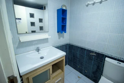 Mehrbettzimmer in der Carrer Cervantes, 40, 3º 21, bild 21 von 31