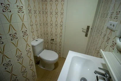 Mehrbettzimmer in der Carrer Cervantes, 40, 3º 21, bild 25 von 31