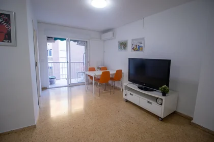 Mehrbettzimmer in der Carrer Cervantes, 40, 3º 21, bild 13 von 35