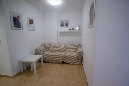 Mehrbettzimmer in der Carrer Cervantes, 40, 3º 21, bild 15 von 35