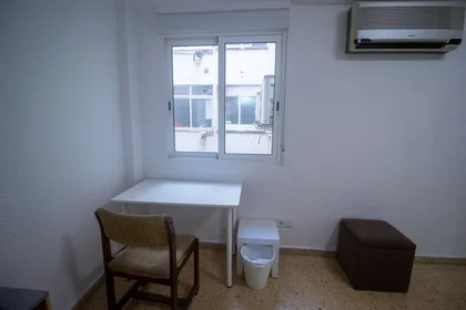 Mehrbettzimmer in der Carrer Cervantes, 40, 3º 21, bild 16 von 35
