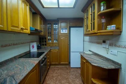 Mehrbettzimmer in der Carrer Cervantes, 40, 3º 21, bild 19 von 35