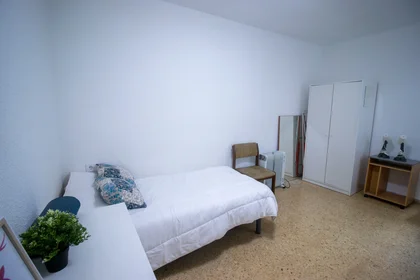 Mehrbettzimmer in der Carrer Cervantes, 40, 3º 21, bild 26 von 35