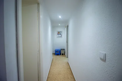 Mehrbettzimmer in der Carrer Cervantes, 40, 3º 21, bild 27 von 35