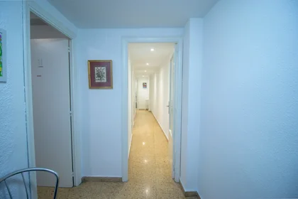 Mehrbettzimmer in der Carrer Cervantes, 40, 3º 21, bild 30 von 35