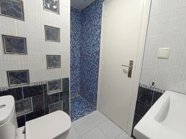 Mehrbettzimmer in der Carrer Cervantes, 40, 3º 21, bild 34 von 35