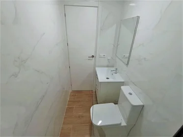 Quarto compartilhado em Calle Abelardo Gamarra, 453, esc. 0 2º 2 1, imagem 13 de 14
