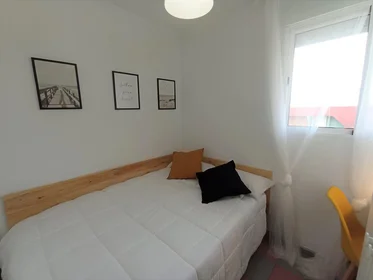 Mehrbettzimmer in der calle del arzobisbo, 705, esc. 0 3º 1 2, bild 14 von 16