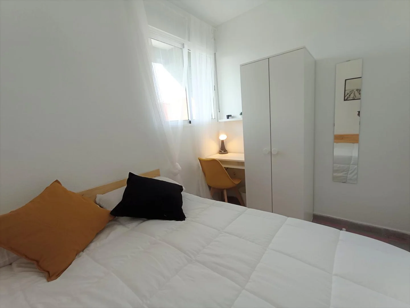 Helles und luftiges Studentenzimmer mit einfachem Zugang zur Universität in 