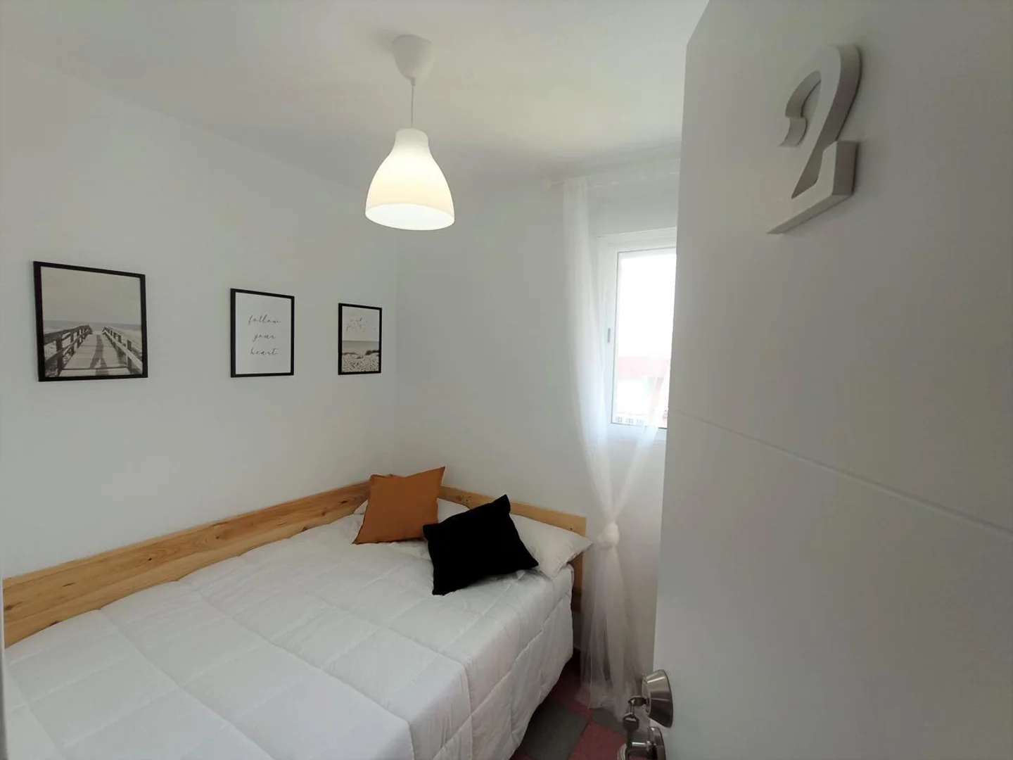 Zimmer in Studentenwohnung in  zu vermieten, voll möbliert
