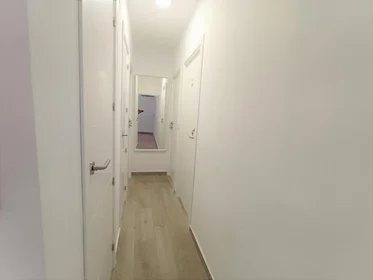 Mehrbettzimmer in der Calle del arzobisbo, 705, esc. 0 3º 1 3, bild 13 von 17