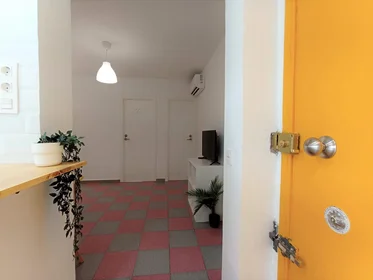 Mehrbettzimmer in der Calle del arzobisbo, 705, esc. 0 3º 1 3, bild 15 von 17