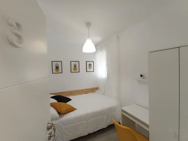 Mehrbettzimmer in der Calle del arzobisbo, 705, esc. 0 3º 1 3, bild 17 von 17