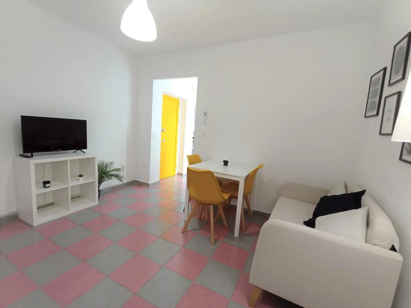 Bezahlbares Zimmer für Studenten mit ausreichender Beleuchtung in 