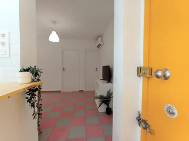 Mehrbettzimmer in der Calle del arzobisbo, 705, esc. 0 3º 1 4, bild 13 von 17