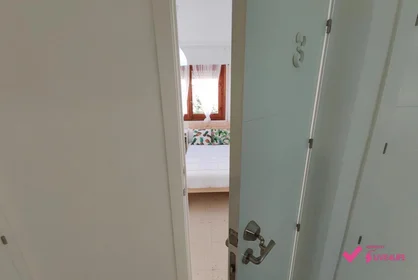 Quarto compartilhado em Calle Michel Fort, 102, esc. 9 4º I 3, imagem 1 de 10