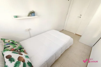 Shared room at Calle Michel Fort, 102, esc. 9 4º I 3, image 13 of 34