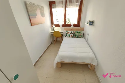 Shared room at Calle Michel Fort, 102, esc. 9 4º I 3, image 14 of 34