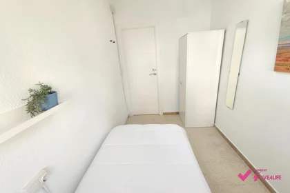 Shared room at Calle Michel Fort, 102, esc. 9 4º I 3, image 33 of 34