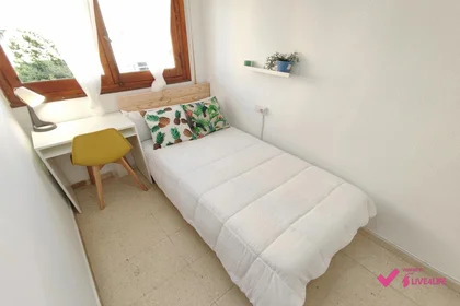 Shared room at Calle Michel Fort, 102, esc. 9 4º I 3, image 10 of 34