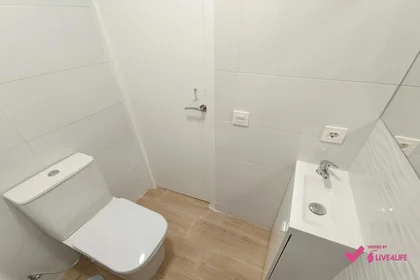Quarto compartilhado em Calle Michel Fort, 102, esc. 9 4º I 2, imagem 1 de 10
