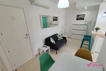 Quarto compartilhado em Calle Michel Fort, 102, esc. 9 4º I 2, imagem 3 de 34