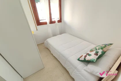 Quarto compartilhado em Calle Michel Fort, 102, esc. 9 4º I 2, imagem 32 de 34