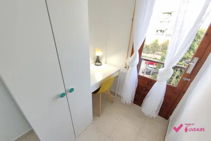 Shared room at Calle Michel Fort, 102, esc. 9 4º I 4, image 14 of 36