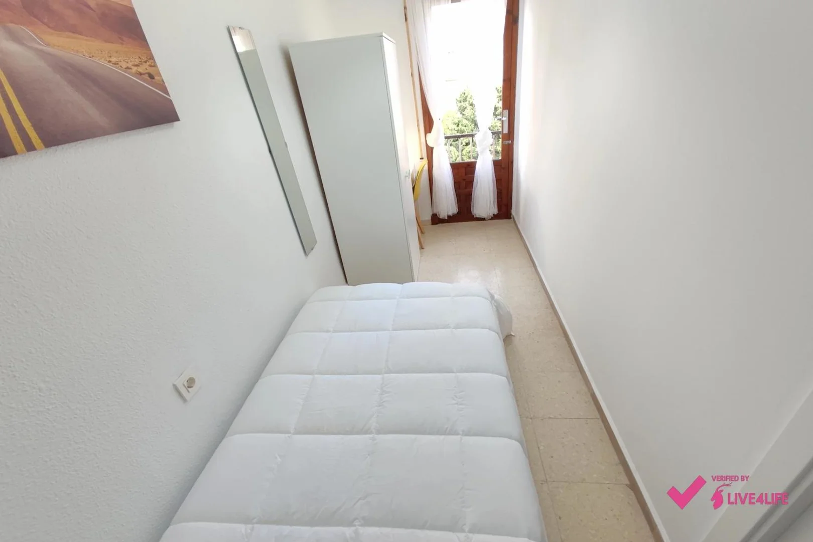 Budget-friendly student room close to campus in 