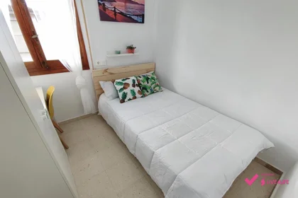Quarto compartilhado em Calle Michel Fort, 102, esc. 9 4º I 5, imagem 1 de 10