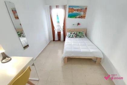 Quarto compartilhado em Calle Michel Fort, 102, esc. 9 4º I 5, imagem 16 de 37