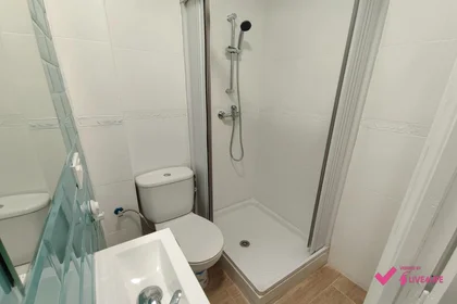 Quarto compartilhado em Calle Michel Fort, 102, esc. 9 4º I 5, imagem 21 de 37