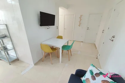 Quarto compartilhado em Calle Michel Fort, 102, esc. 9 4º I 5, imagem 25 de 37