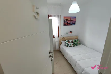 Quarto compartilhado em Calle Michel Fort, 102, esc. 9 4º I 5, imagem 9 de 37