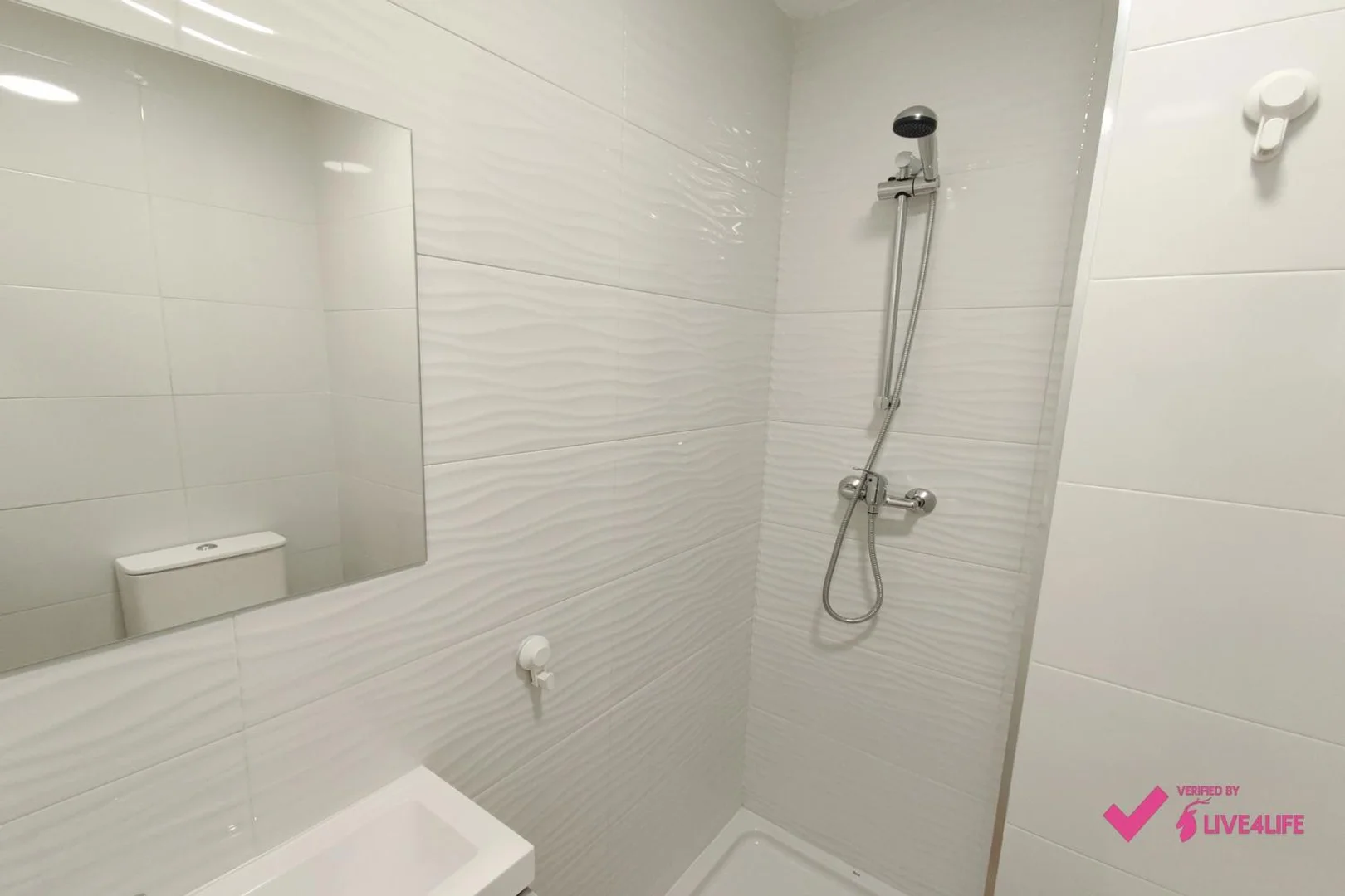 Quarto de estudante económico com localização conveniente em 