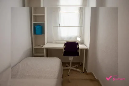 Shared room at Avenida Eloy Espinoza, 445, esc. 1 1º 31 1, image 24 of 29