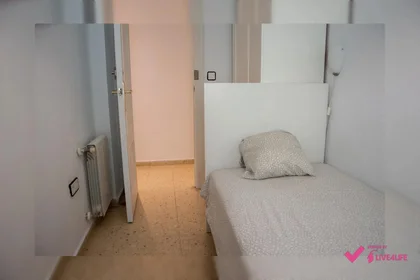 Shared room at Avenida Eloy Espinoza, 445, esc. 1 1º 31 1, image 25 of 29