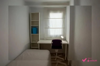 Shared room at Avenida Eloy Espinoza, 445, esc. 1 1º 31 1, image 6 of 29