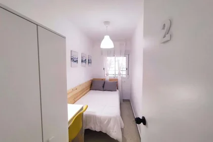 Shared room at Calle Julio Moreno Dávila, 19, esc. 0 0º 2, image 1 of 18